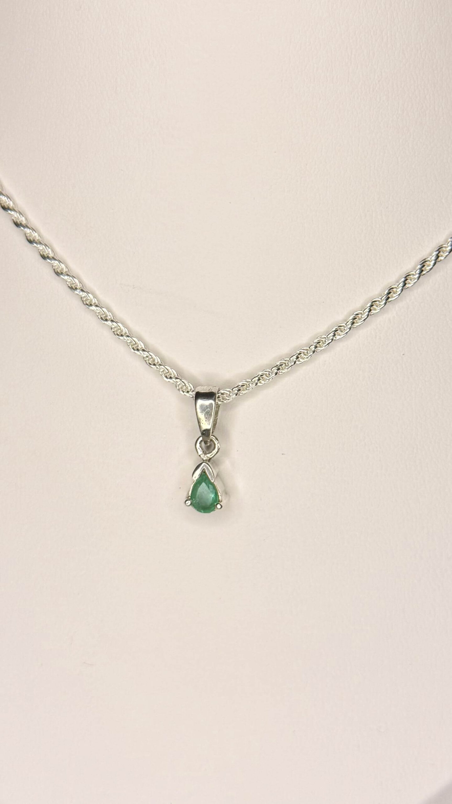 Collar de Esmeralda Pera Ref 263002